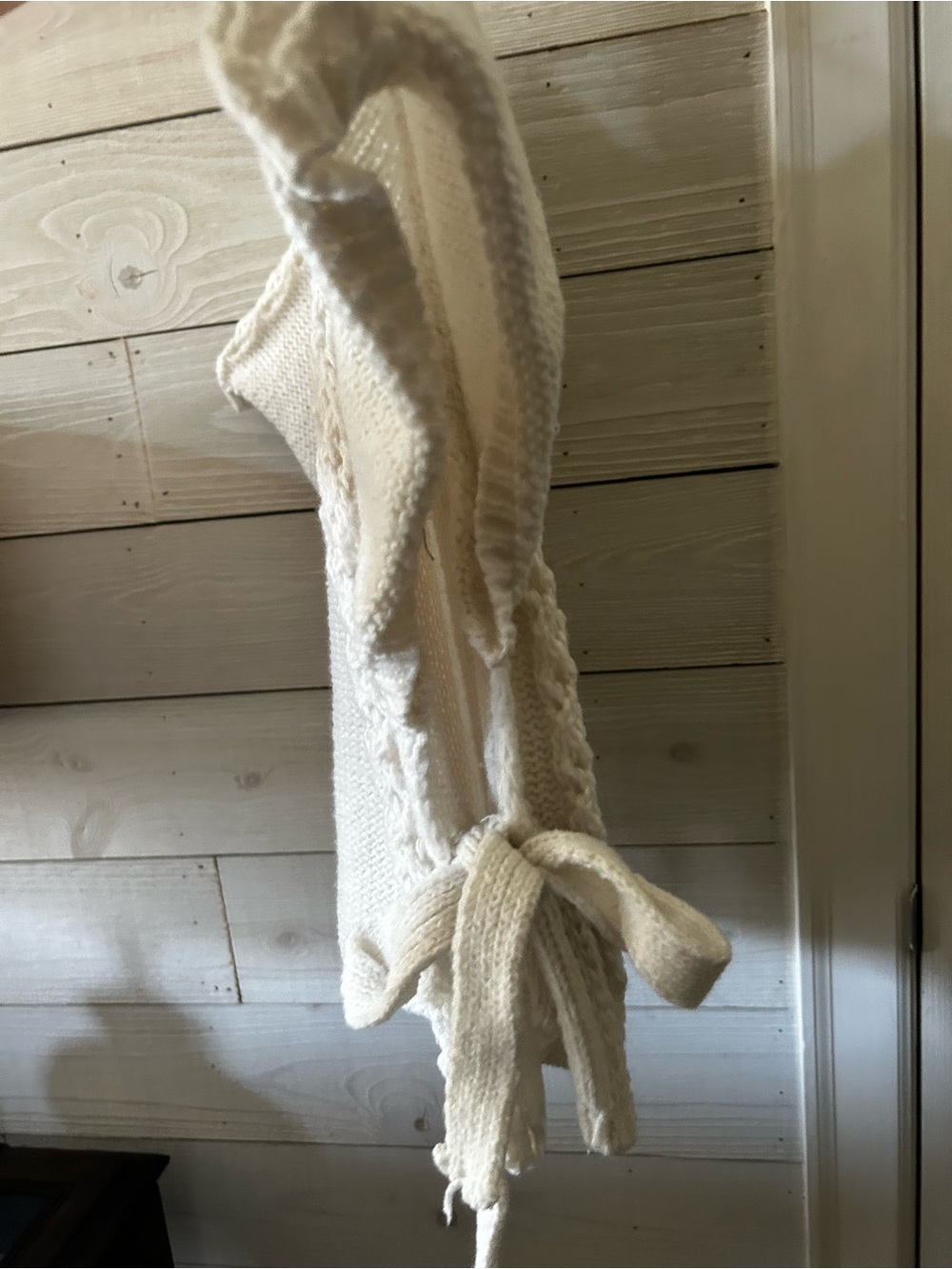 Women’s Cream Knit Short-Sleeve Sweater with Lace Trim - Picture 5 of 6